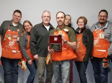 6 members of Wenatchee Home Depot team receive award from Commander Pieratt