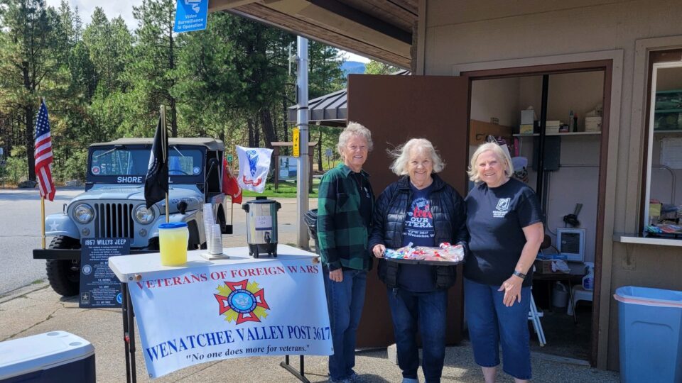 Auxiliary members at Nason Creek Rest Area, Aug 2024